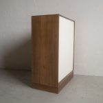 ARCHIVE 24｜小窓付き 24杯ドロワーキャビネット　斜め後ろ